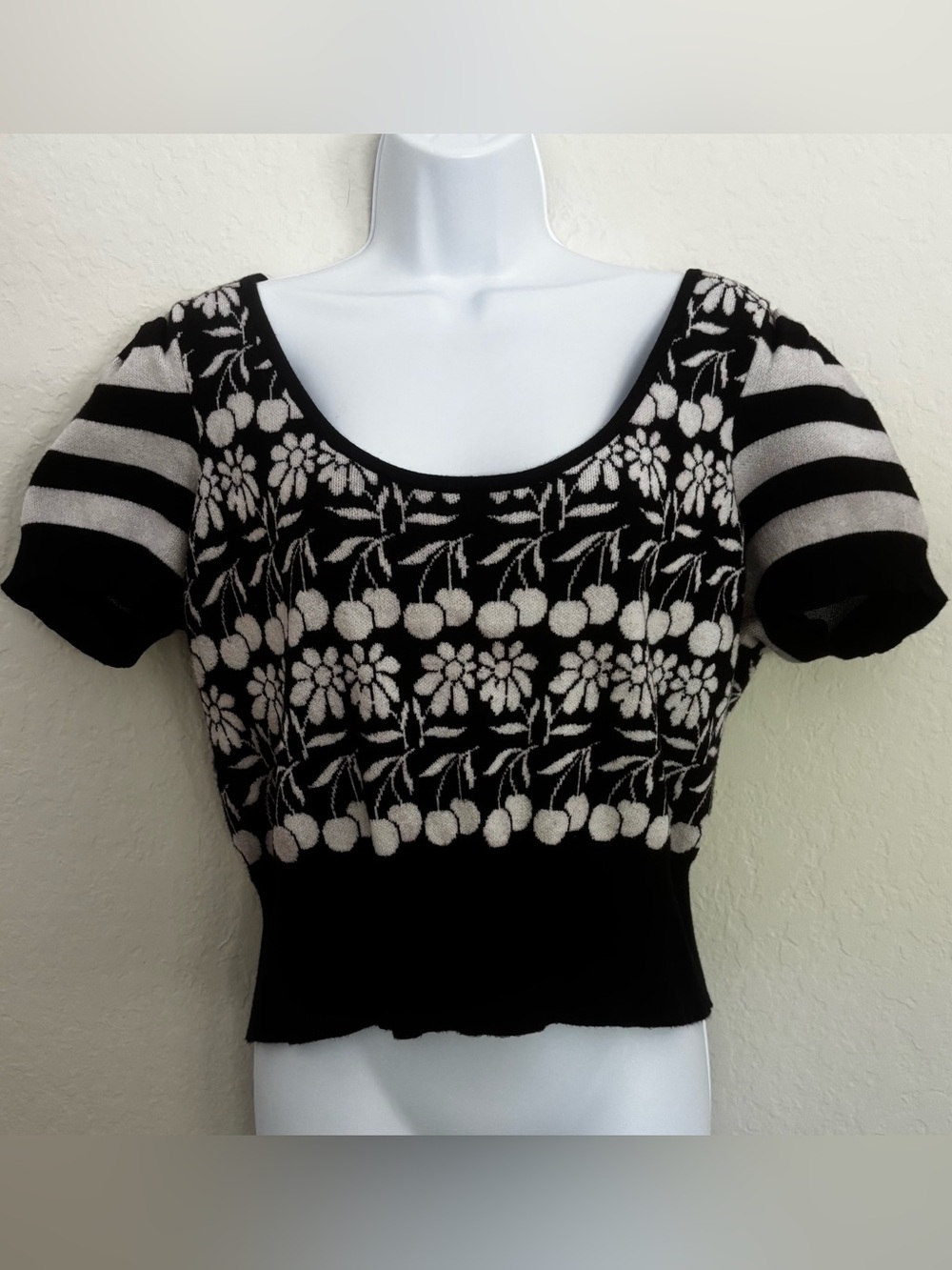 Maeve by Anthropology Trixie Knit Crop Sweater Black & White Daisy & Cherry XL - Picture 2 of 7